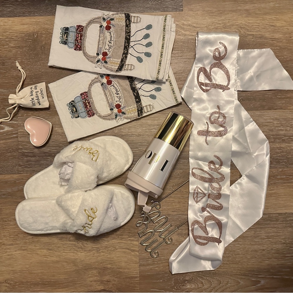 Bridal Gift Set with Slippers and Sash